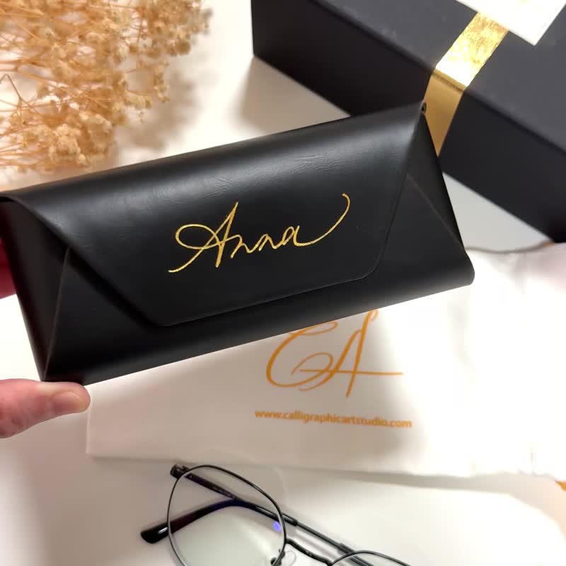 【客製眼鏡盒】燙金名字 定制 生日 周年 升遷 情侶 禮物 客製化 - 護照夾/護照套 - 其他材質 黑色