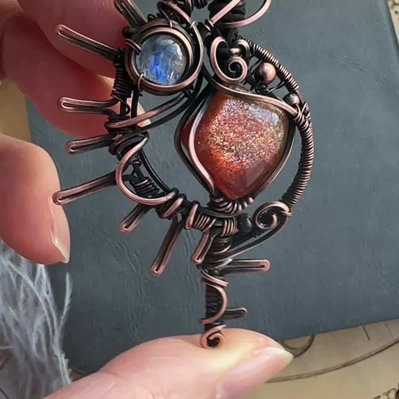 WW431 全手工編織 繞銅線復古做舊 wire wrap 月亮石 太陽石 吊咀 - 項鍊 - 銅/黃銅 咖啡色