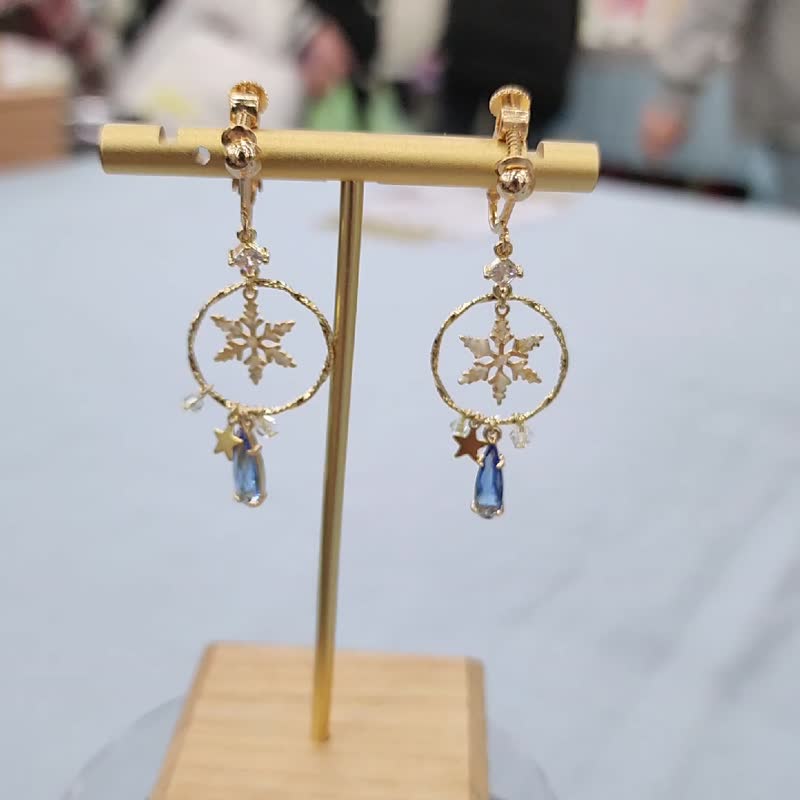 Bingchen Snowflake Multicolor Earrings Plated with Real Gold and Changeable Clip-On - Earrings & Clip-ons - Other Metals Multicolor