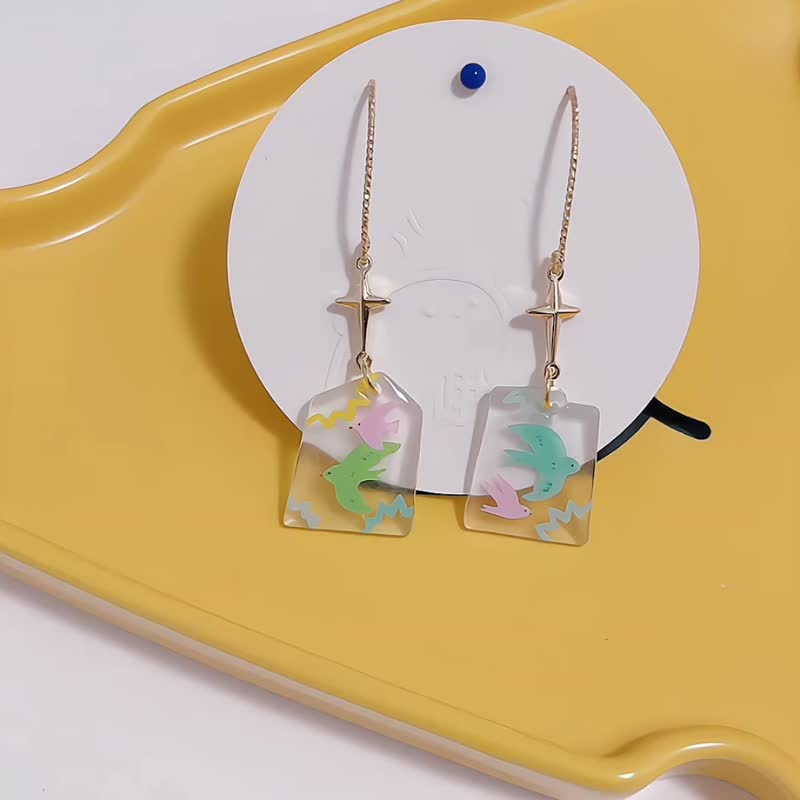 A pair of flying bird earrings - ต่างหู - เรซิน สีน้ำเงิน