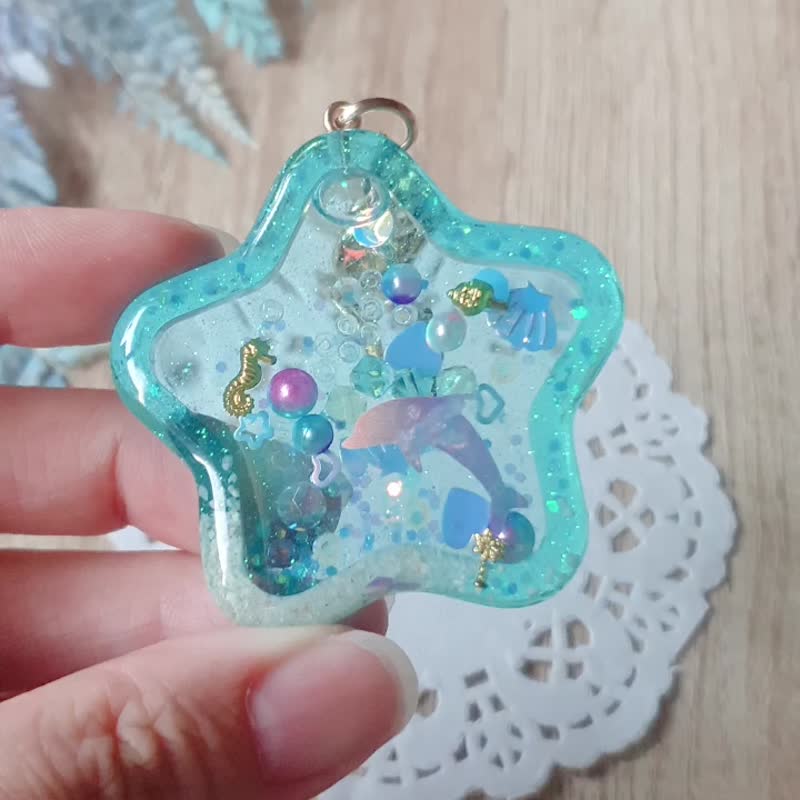 Key ring pendant quicksand shake music ocean beach seaside dolphin shell gift healing - Keychains - Resin Blue