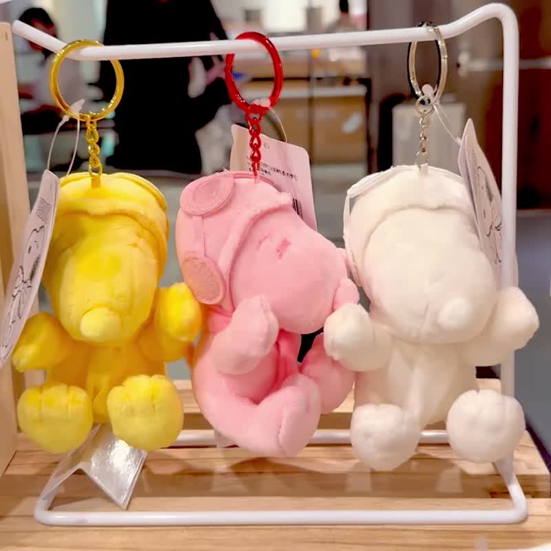 スヌーピーの人気キーホルダーチャーム ギフトやセルフユースにもおすすめ -空飛ぶスヌーピー Snoopy 黃 - キーホルダー・キーケース - ポリエステル イエロー