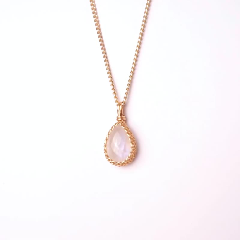 Moonstone Necklace // Calm the mind, inner healing and good popularity // Crystal Necklace // M-19 - สร้อยคอ - เครื่องประดับพลอย ขาว