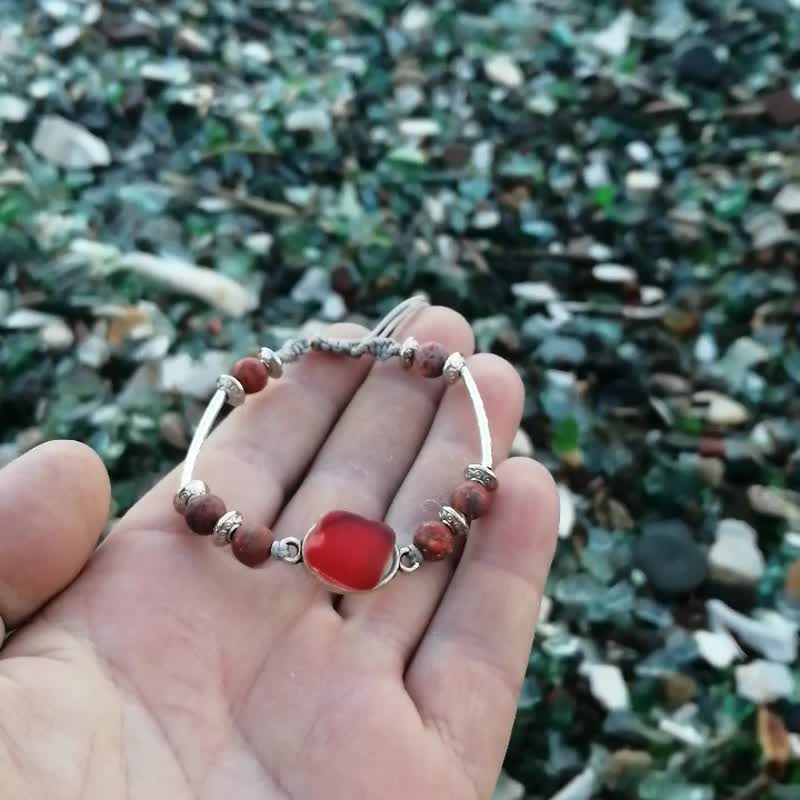 Red sea glass bracelet.Sea glass jewelry for sea glass lover.Handcrafted jewelry - 手鍊/手鐲 - 玻璃 紅色