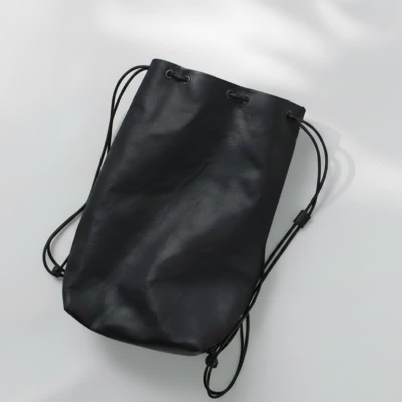 GORE-TEX 規格黑色皮革束口袋 採用 DRITTON G8 防潑水透濕 - 側背包/斜背包 - 真皮 黑色