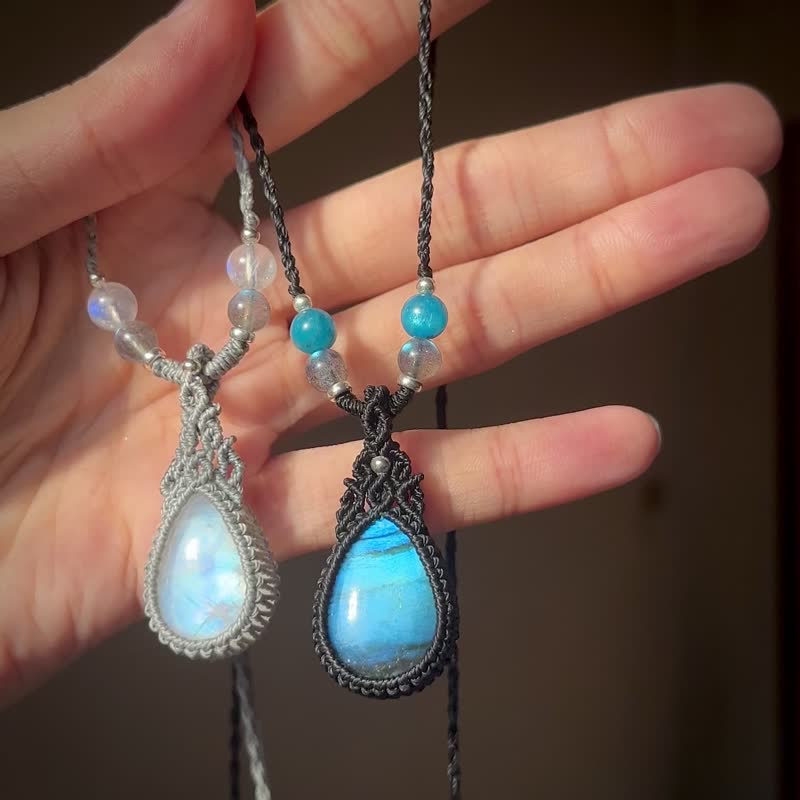 Spot Moonstone Labradorite Totem Braided Necklace - สร้อยคอ - คริสตัล สีดำ