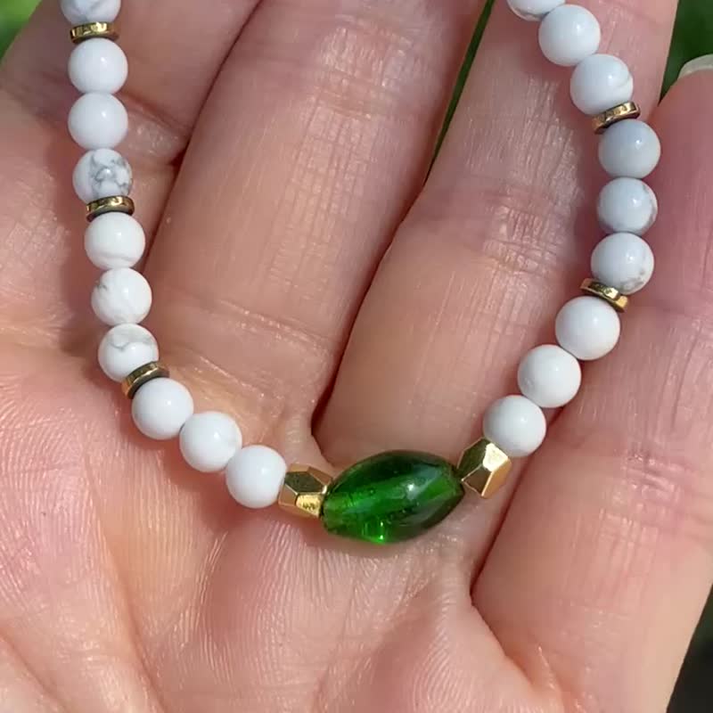 White turquoise glass bracelet - สร้อยข้อมือ - คริสตัล ขาว