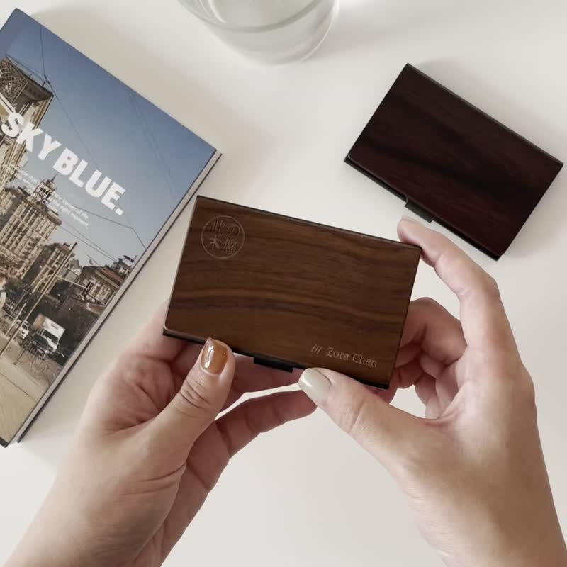 【客製化禮物】原木金屬名片盒 實木金屬材質 附精美包裝盒 - 卡片套/卡片盒 - 木頭 卡其色