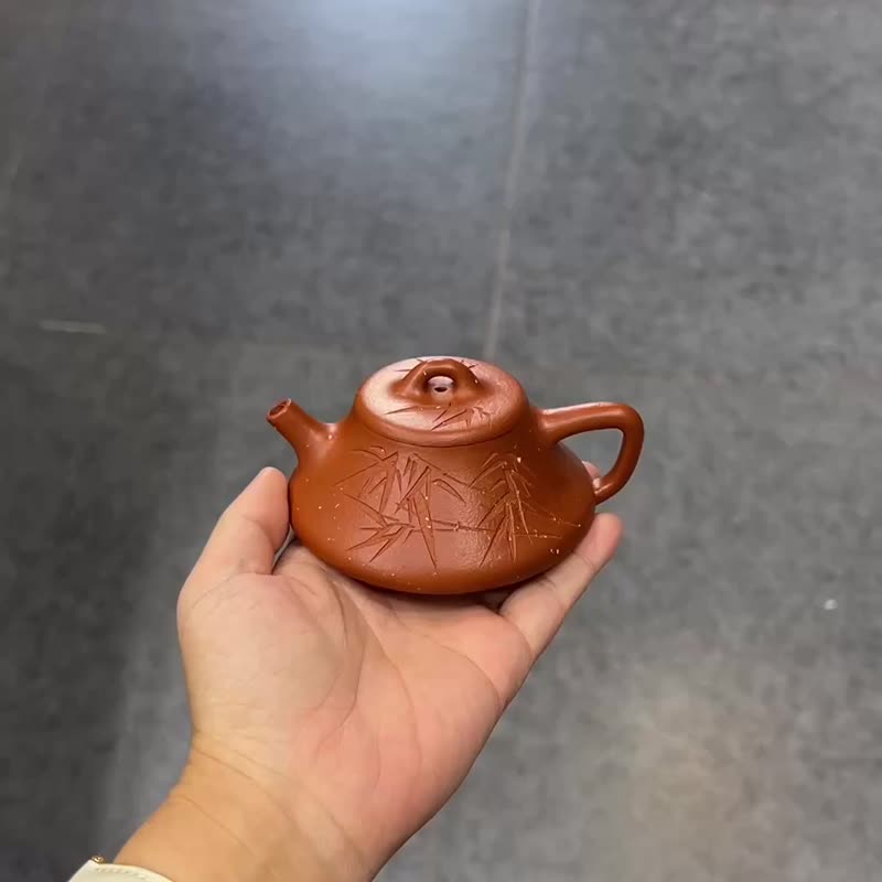 Wen Piao - Handmade /Capacity 110cc/Raw ore vermilion mud The body of the pot is - Teapots & Teacups - Pottery 
