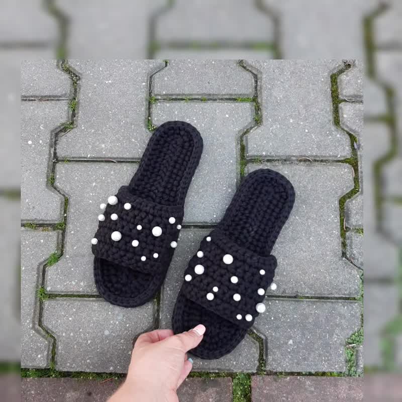 Black shoes Beaded slippers women Ecological footwear Home Slides - รองเท้าแตะในบ้าน - ผ้าฝ้าย/ผ้าลินิน สีดำ