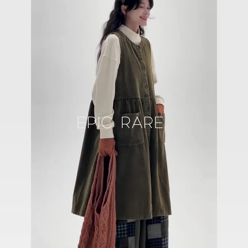 Khaki/Green Vintage Corduroy Vest Dress Vintage Literary Long Solid Vest Dress - ชุดเดรส - ผ้าฝ้าย/ผ้าลินิน สีเขียว