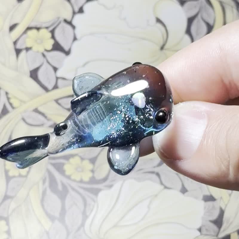 Glass whale shark space pendant 2207132 - สร้อยคอ - แก้ว สีน้ำเงิน