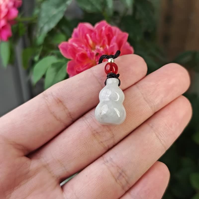 Natural Burmese Jadeite Pendant Necklace Product A - สร้อยคอ - เครื่องเพชรพลอย สีเขียว