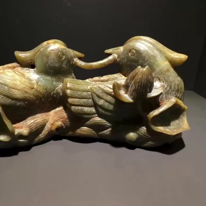 Ming Qingyu mandarin duck opera lotus 1320 grams Hetian jade Hetian jade mandarin duck lotus lotus high ancient jade ancient jade - ของวางตกแต่ง - หยก หลากหลายสี