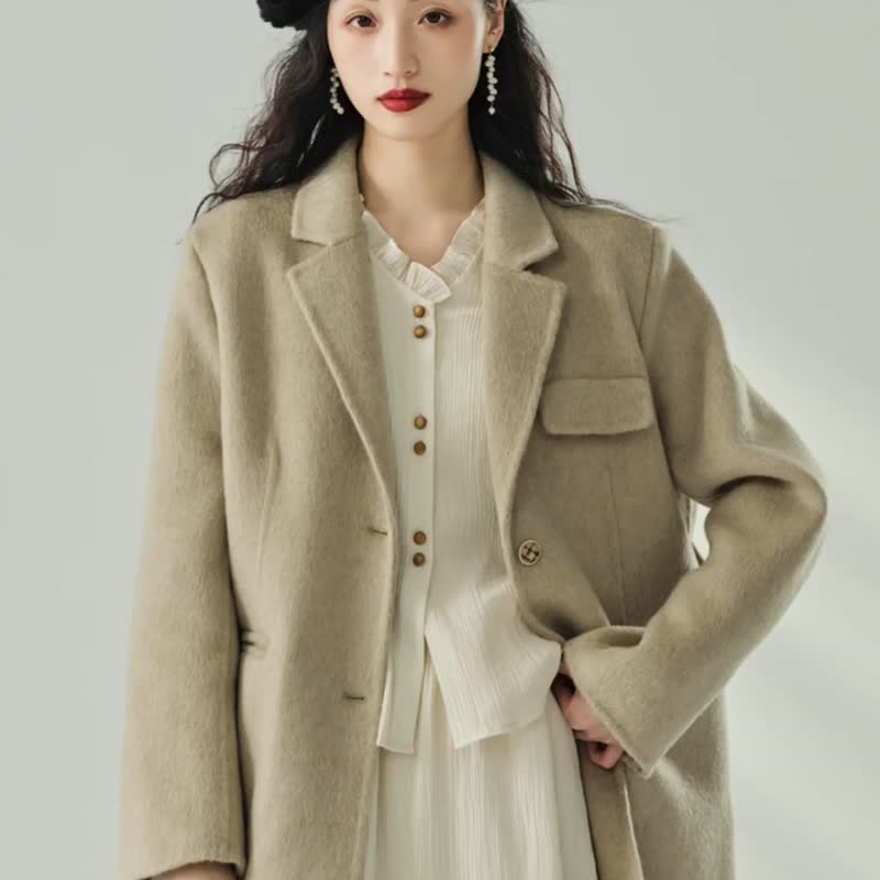 秋冬新品 西裝式繫腰帶高級感秋冬時尚毛外套 燕麥色 - 女上衣/長袖上衣 - 其他材質 