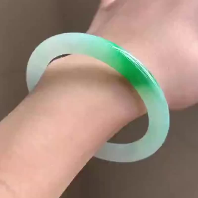 冰種翡翠天然翡翠玉鐲A玉手鐲 玉鈪 • 糯冰種白底青翡翠圓鐲 - 手鍊/手環 - 玉石 綠色