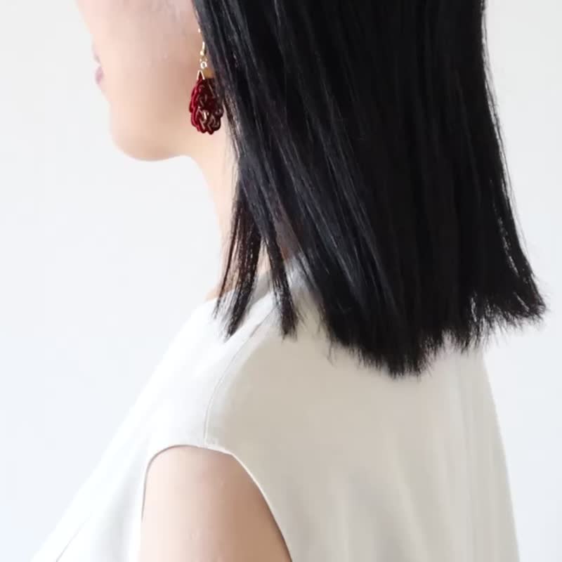 【gift】Mizuhiki earrings , shining leaves / KOIBENI/christmas - Earrings & Clip-ons - Paper Red
