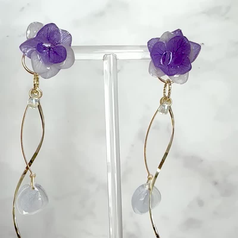 Purple Hydrangea Earrings - ต่างหู - พืช/ดอกไม้ สีม่วง