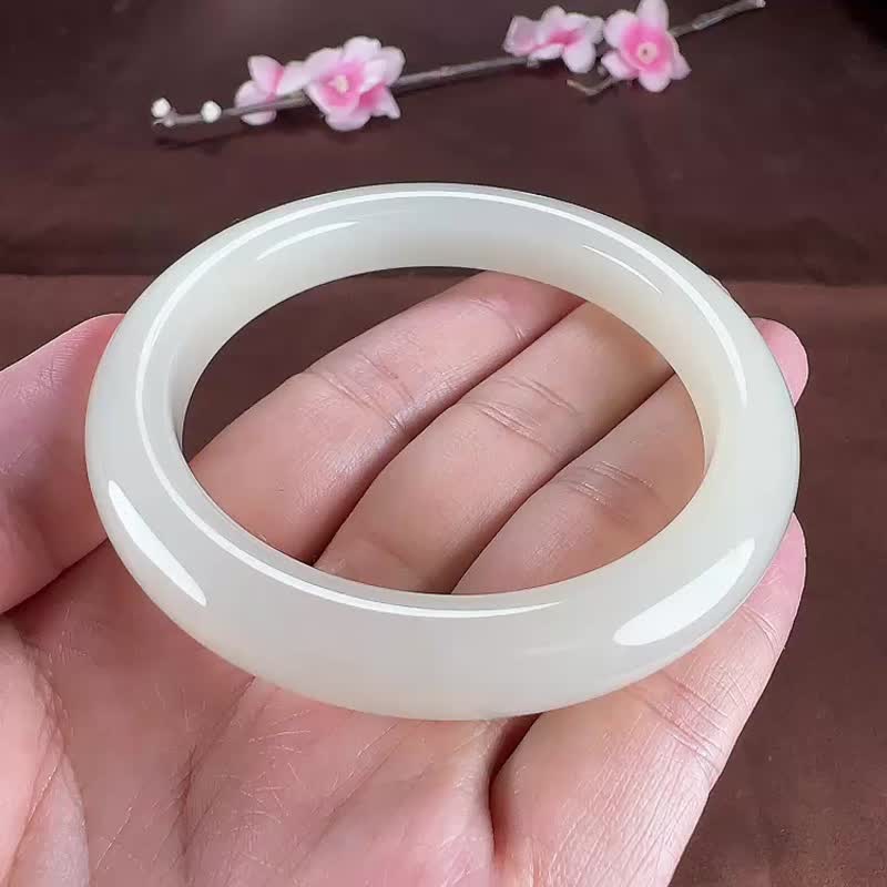 天然新疆和田玉羊脂玉手鐲  圈口57mm 玉質細膩溫潤 - 手鍊/手環 - 玉石 