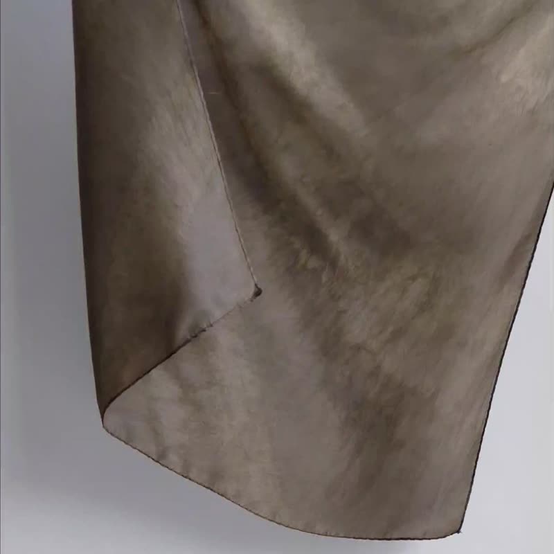 Handmade plant-dyed Bronze gold blooming silk scarves for autumn and winter wear - Stable Plant-Dyeing Scarves and Scarves Creative - Scarves - Silk Gold