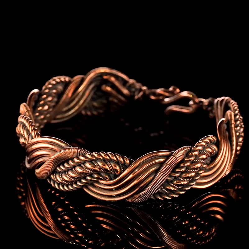 Unique pure copper bracelet for woman Wire wrapped handmade bangle Small size - Bracelets - Copper & Brass Gold