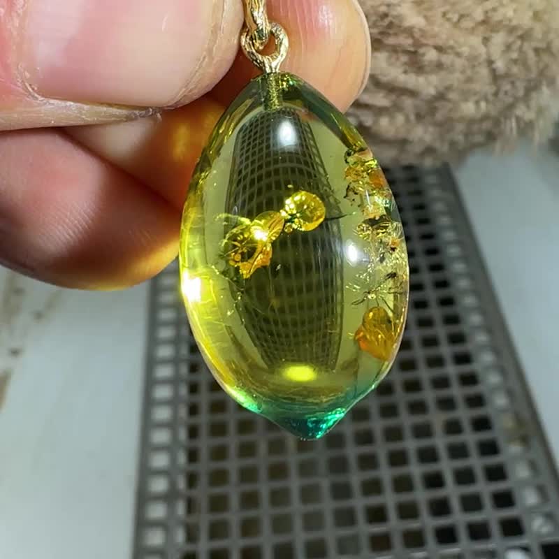 Rare Transparent Baltic Amber Pendant - Unique Handmade Gemstone Jewelry - สร้อยคอ - เครื่องประดับพลอย สีเขียว
