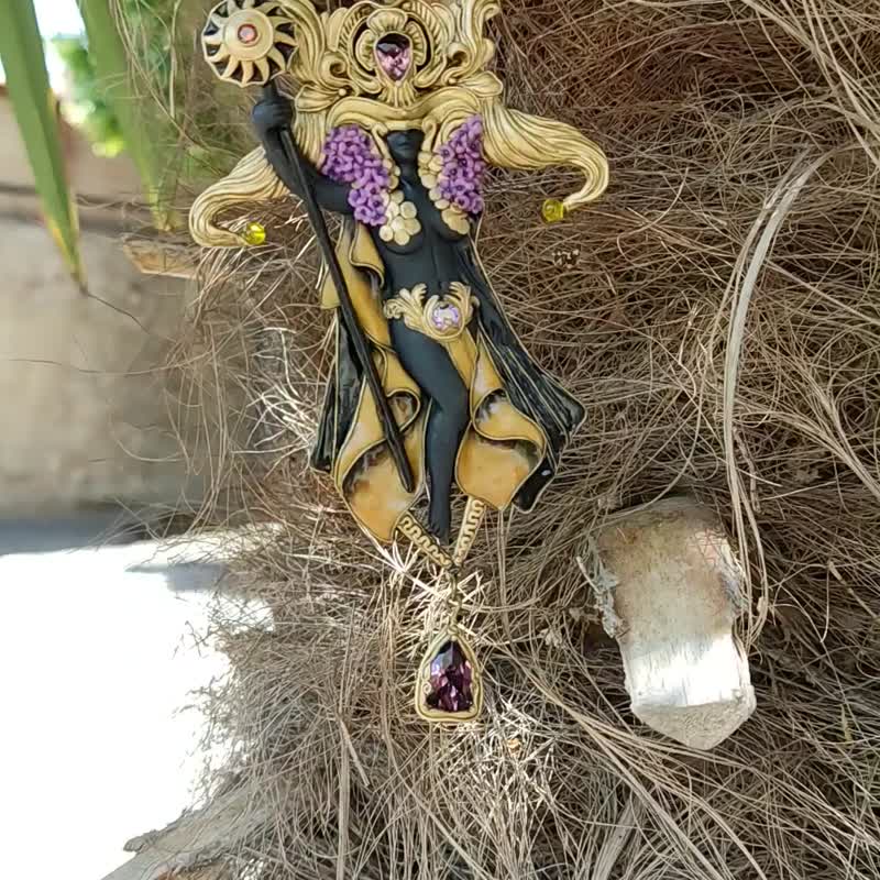 Sun Goddess Necklace, Sculpture Necklace, Unique Necklace, Collection Jewelry - สร้อยคอ - ดินเหนียว หลากหลายสี