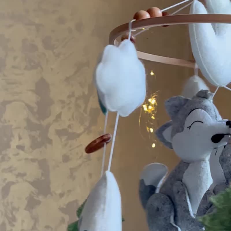 Baby mobile wolf musical mobile nursery mobile boy Crib mobile felt woodland - ของเล่นเด็ก - วัสดุอื่นๆ สีเทา