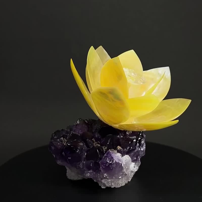 Akoya Shell Decoration Lotus Flower with Amethyst - ของวางตกแต่ง - เปลือกหอย 
