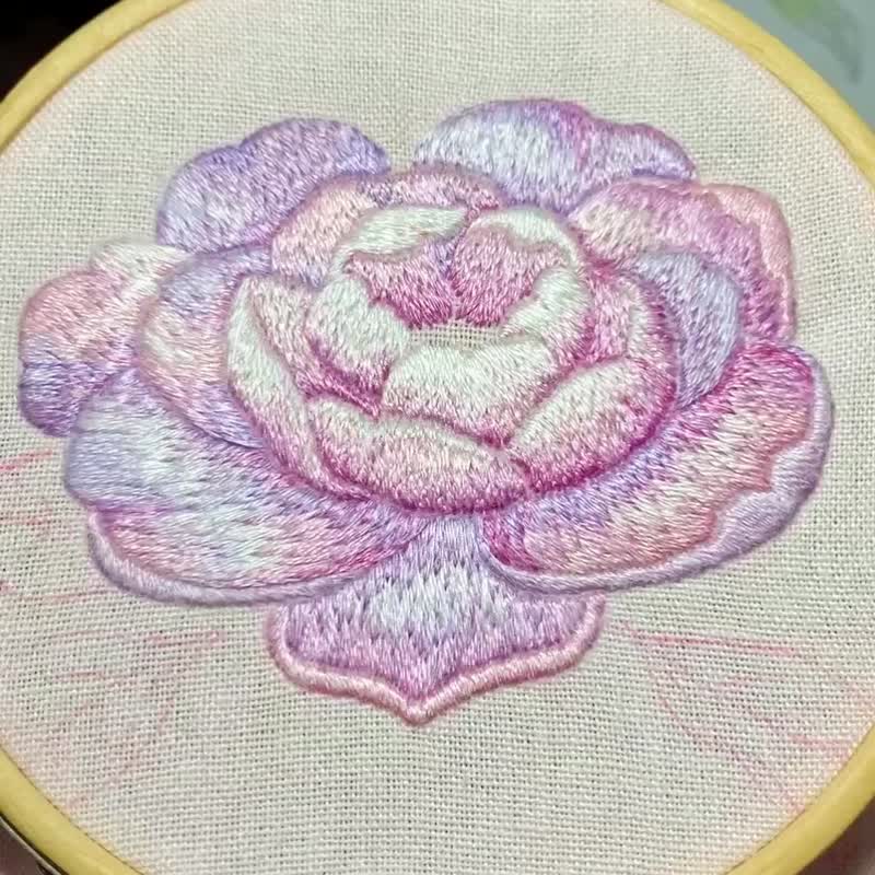 (Taipei September class, 2 classes in total) Basic embroidery to advanced purple gold camellia color pencil texture embroidery skills - เย็บปักถักร้อย/ใยขนแกะ/ผ้า - ผ้าฝ้าย/ผ้าลินิน 