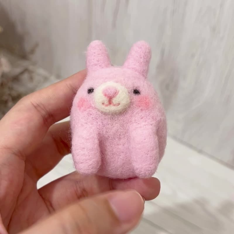口袋小動物  小白兔 粉兔 兔子 羊毛氈別針 胸針 療癒 送禮 - 胸針 - 羊毛 粉紅色
