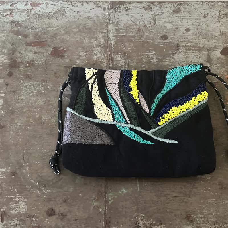 sarto手工刺繡抽繩迷你手拿肩包 - 側背包/斜背包 - 棉．麻 綠色