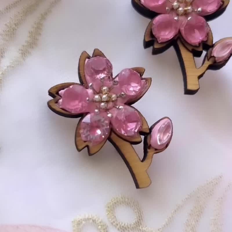 桜ブローチ 羊毛氈 公平交易 手工製作 旅行 婚禮小物 行李吊牌 ブローチ - 胸針 - 竹 粉紅色