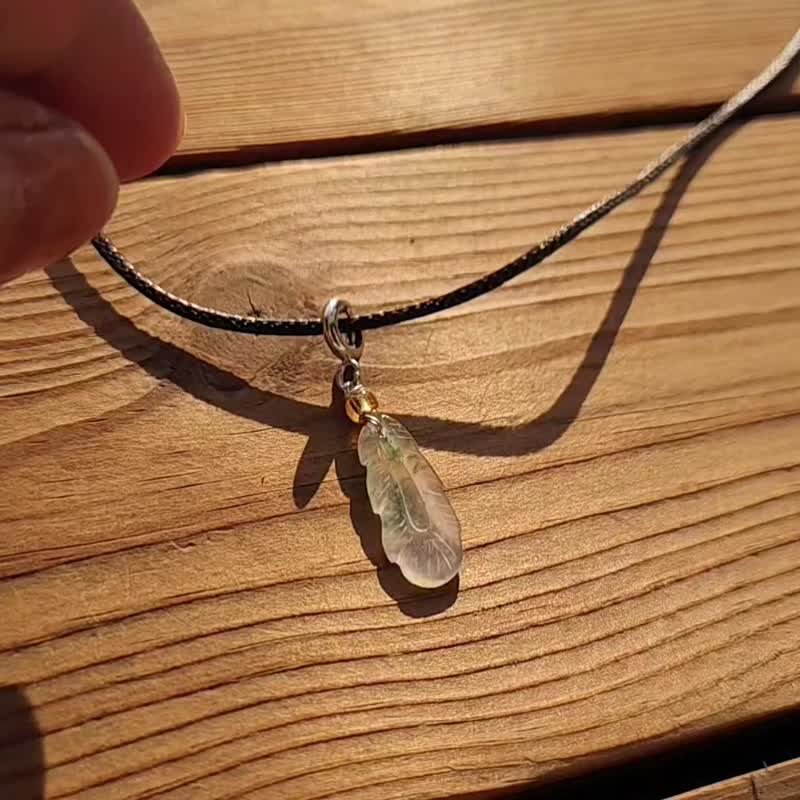 【親翠】天然翡翠 高冰飄花漂亮羽毛皮繩鎖骨鏈 - 項鍊 - 玉石 多色
