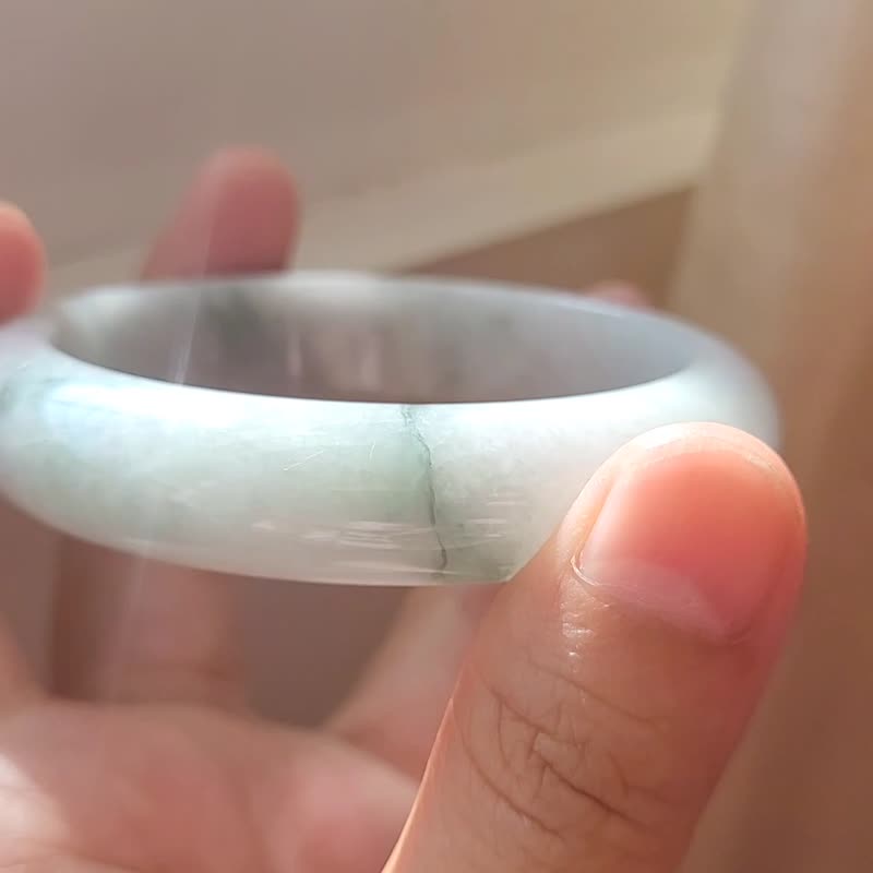 【純翠】天然翡翠 冰綠底飄綠花層次漸層色手鐲55圈口 附台證 - 手鍊/手環 - 玉石 多色