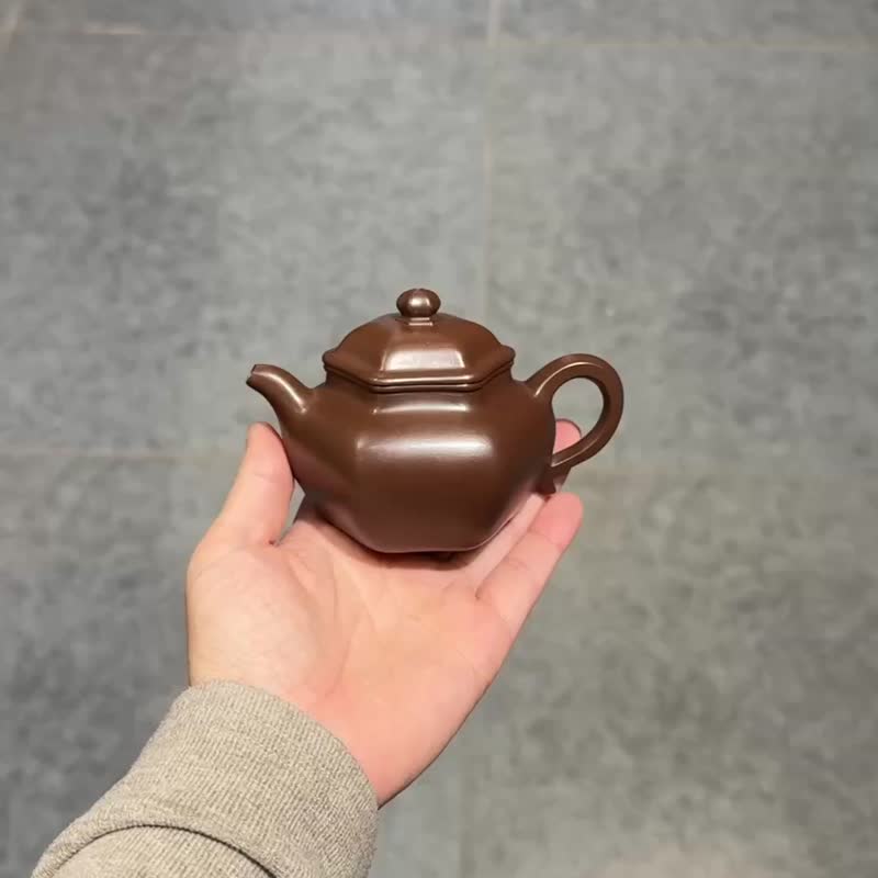 小蓮子 全手工容量130cc老紫泥整器凹凸有致貫通自如 - 茶壺/茶杯/茶具 - 陶 