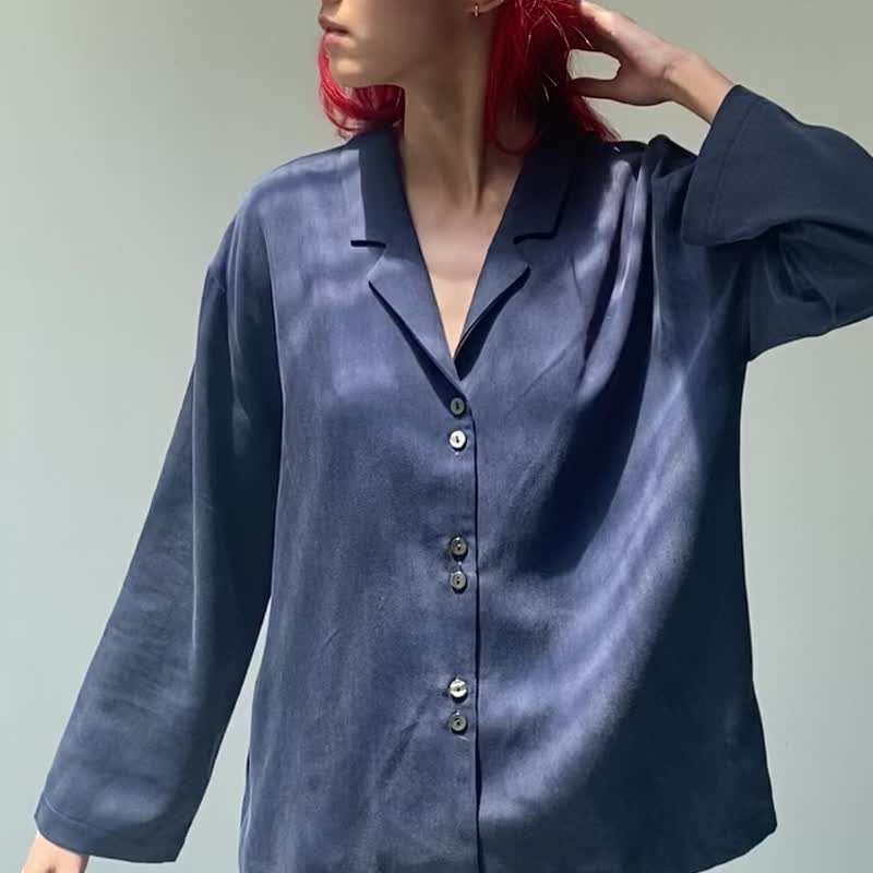 Rice Long Sleeve Shirt in Navy and Light Grey - เสื้อเชิ้ตผู้หญิง - ผ้าฝ้าย/ผ้าลินิน สีน้ำเงิน