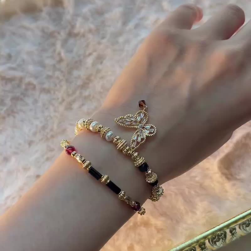 TB Design-Black Stone x Pearl Butterfly Bracelet - สร้อยข้อมือ - ทองแดงทองเหลือง สีดำ