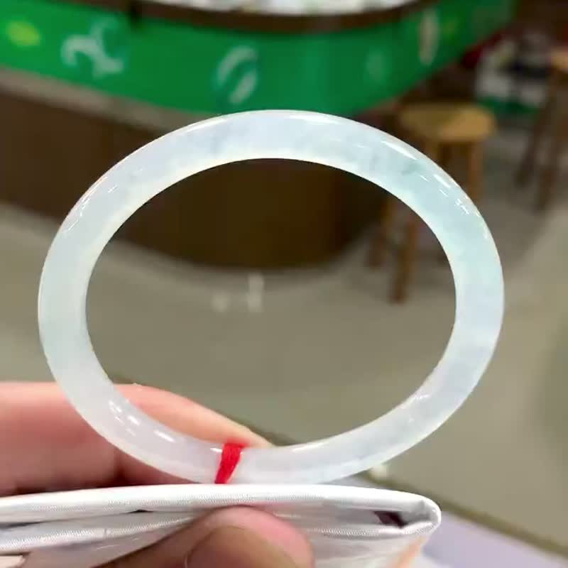 冰種翡翠天然翡翠玉鐲 A玉手鐲 玉鈪 • 冰種飄花翡翠貴妃鐲 - 手鍊/手環 - 玉石 白色