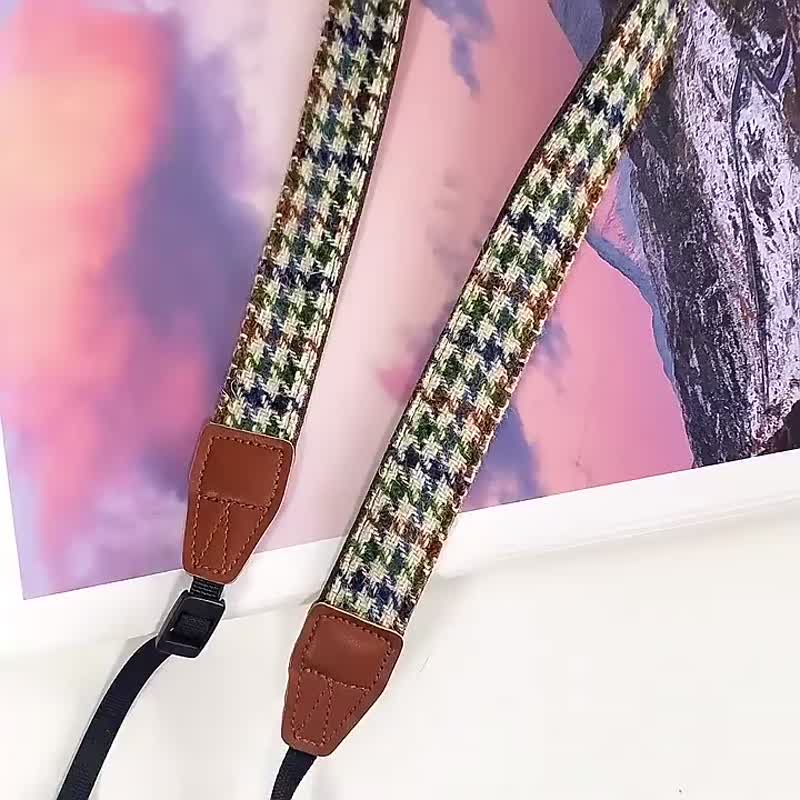 Personalized embroidery British retro plaid SLR micro-single digital camera strap shoulder strap diagonal lanyard - ขาตั้งกล้อง - ขนแกะ 