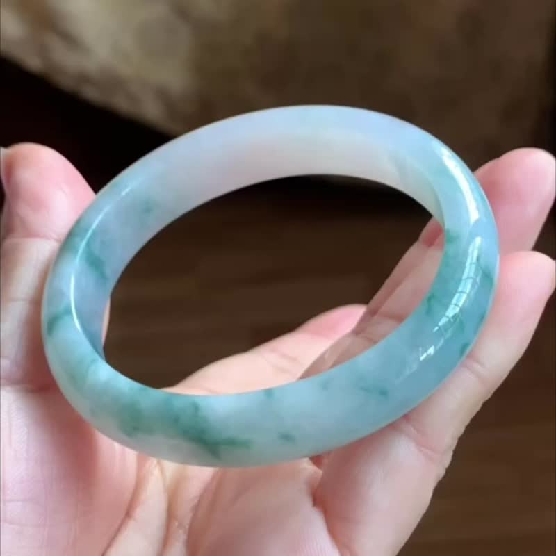 冰種 天然翡翠 緬甸 A玉 玉鐲 • 糯冰種藍飄花翡翠貴妃鐲 - 手鍊/手環 - 玉石 藍色