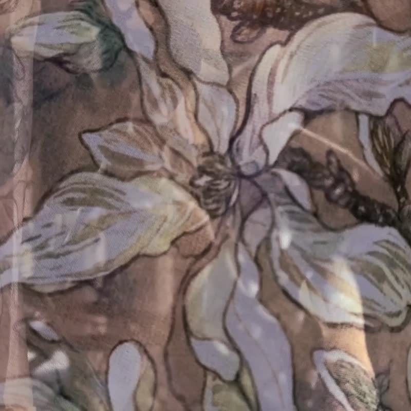 [Kobushi Magnolia bloom / Beige] Watercolor Art Chiffon Stole Scarf Shawl Flower lover Pattern Japanese Shinyi Chic Brown - เสื้อฮู้ด - เส้นใยสังเคราะห์ สีกากี