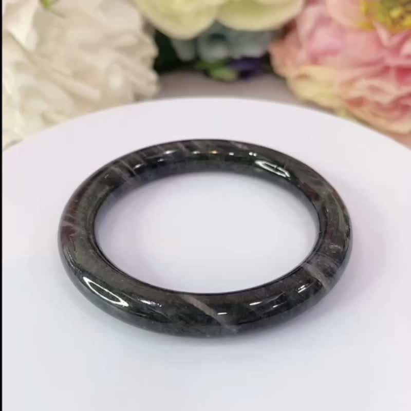 Brazilian Black Strawberry Crystal Bracelet Black Strawberry Crystal Inner Diameter 52 MM Ring Bracelet - สร้อยข้อมือ - คริสตัล สีดำ