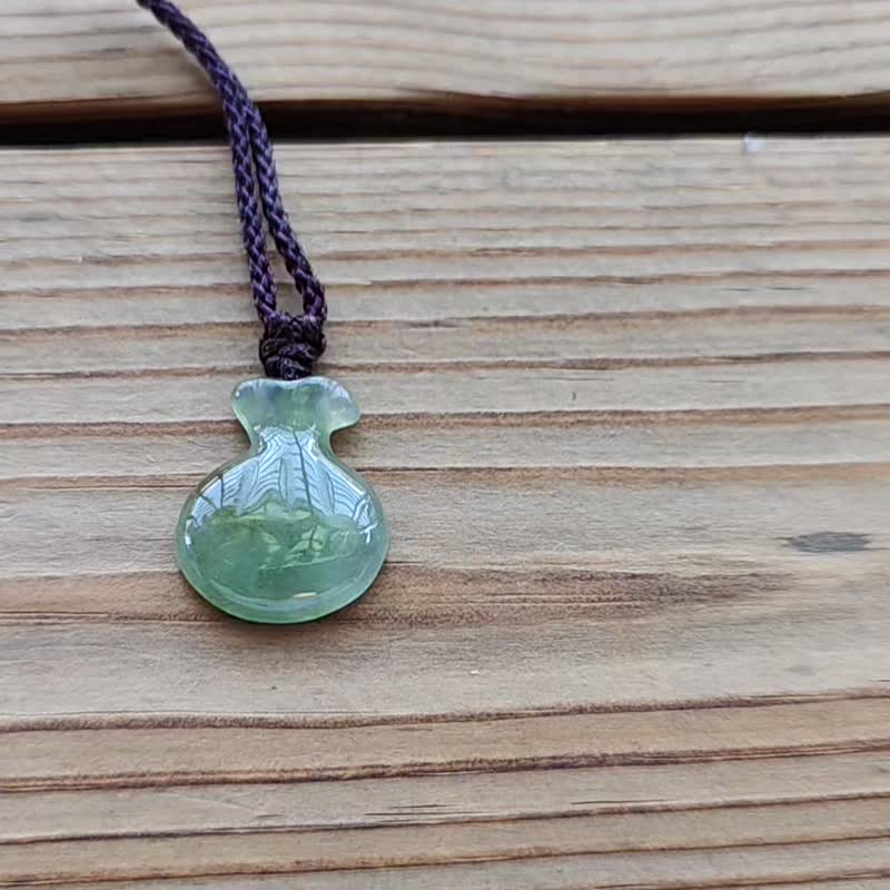 【親翠】天然翡翠 高冰螢光感漂亮錢袋調整式繩鏈 - 項鍊 - 玉石 多色