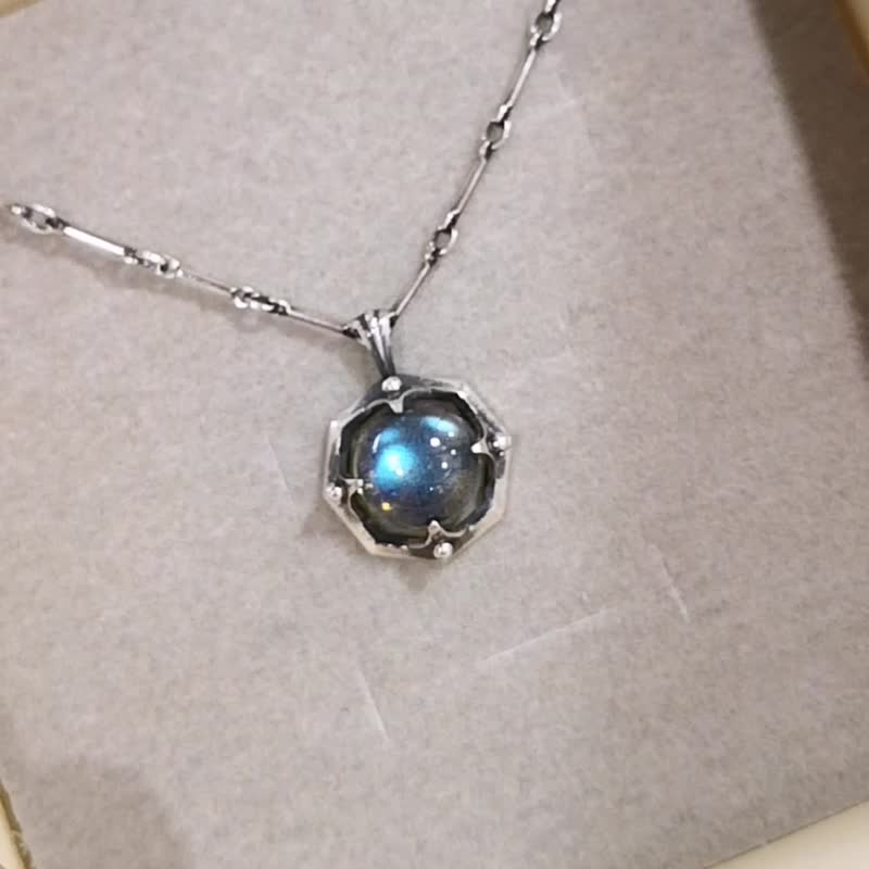 OCTAGON antique Silver labradorite pendant - สร้อยคอ - เงินแท้ สีน้ำเงิน