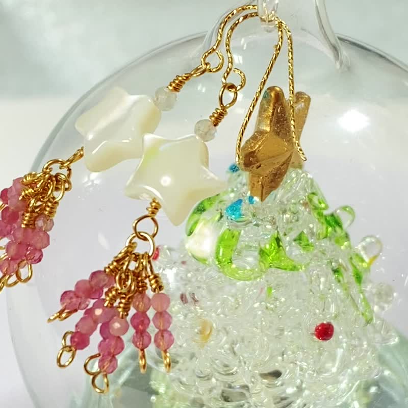 Spreading shooting star series 14kgf shell and pink tourmaline hook earrings - ต่างหู - เครื่องเพชรพลอย สึชมพู