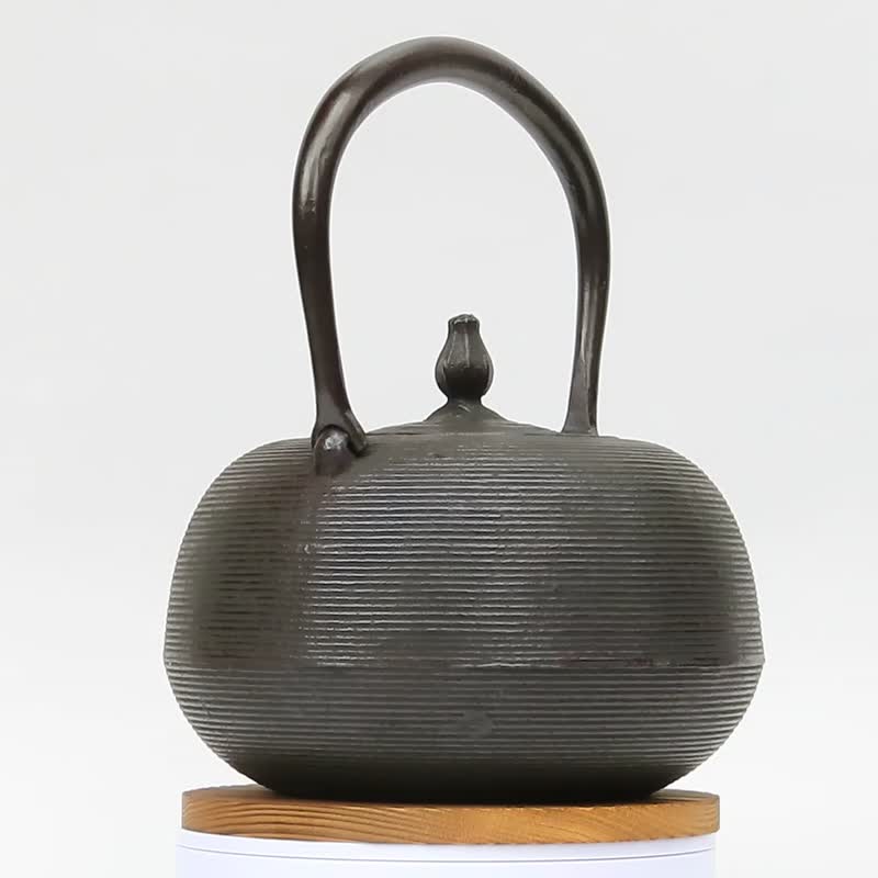 Nanbu tekki Katsuyoshi Sato's handmade cast iron kettle horizontal line 1.5L - ถ้วย - โลหะ สีนำ้ตาล