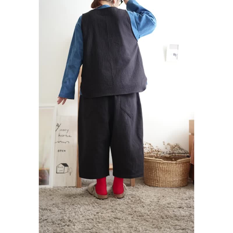 Double layer large pocket vest washed old black - เสื้อกั๊กผู้หญิง - ผ้าฝ้าย/ผ้าลินิน สีดำ