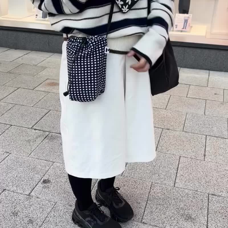 新款預購 - 韓國品牌 MINMIN 兩個口袋輕巧隨身斜背包 - 深藍波點 - 側背包/斜背包 - 聚酯纖維 藍色