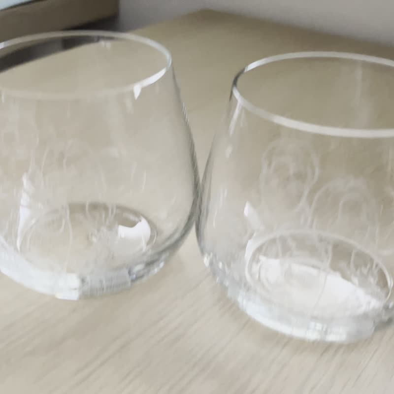 Front-facing pair of exquisite face-painted wedding glasses, carved water glasses and whiskey glasses - ภาพวาดบุคคล - แก้ว สีใส